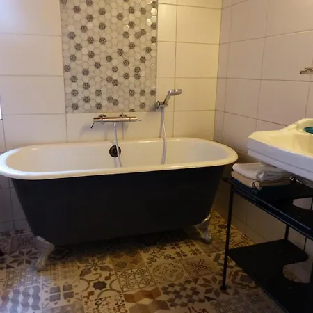 De Charme En Ferme Du Xviie Siecle Avec Internet - Fr-1-489-166 * Vicq (Allier)